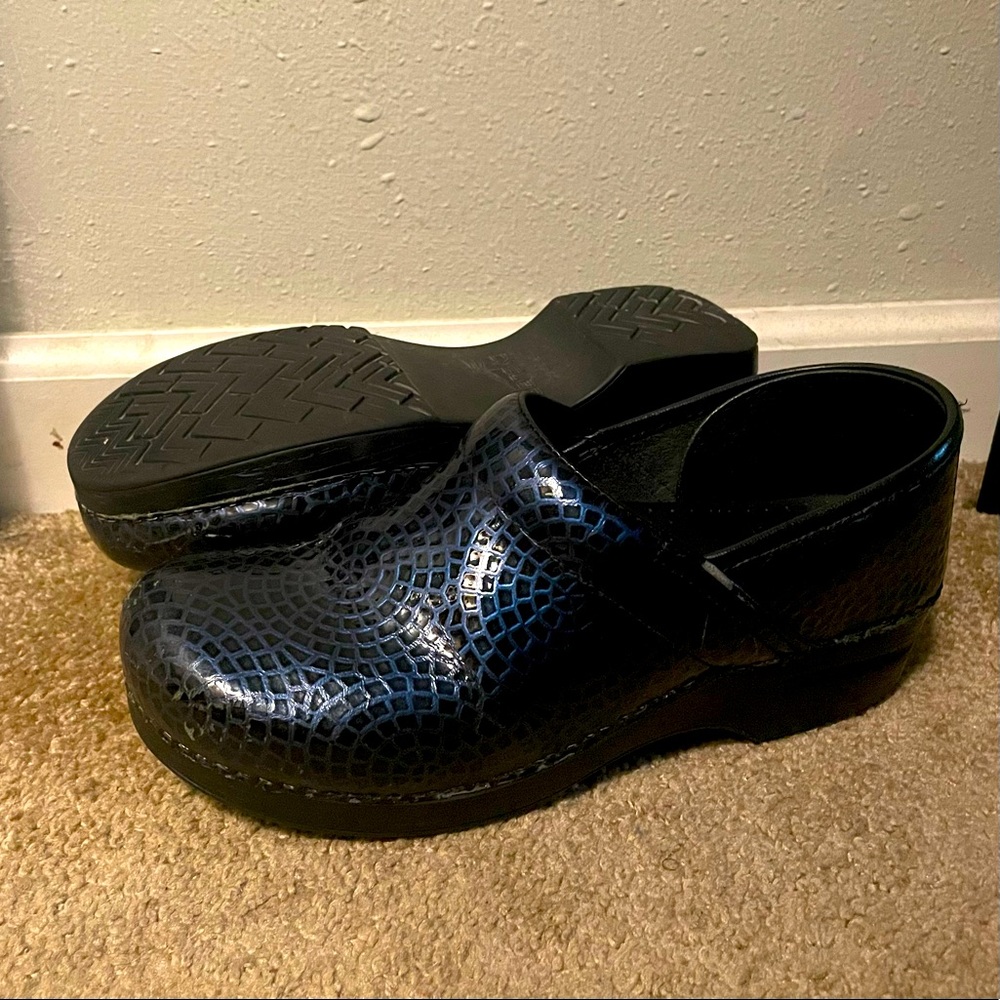 Size 40 Dansko. Authentic. Hardly worn. Blue